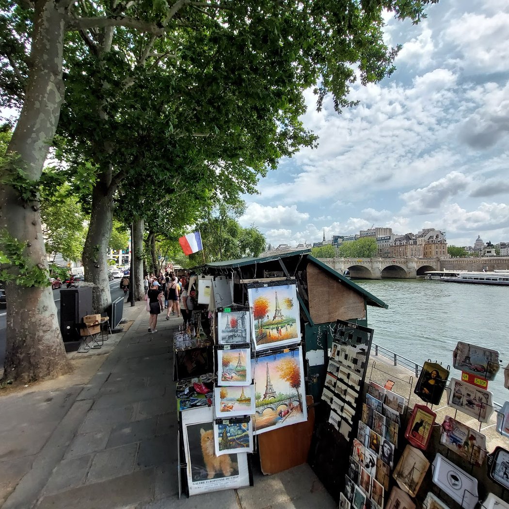 Bouquinistes du Quai du Louvre 1